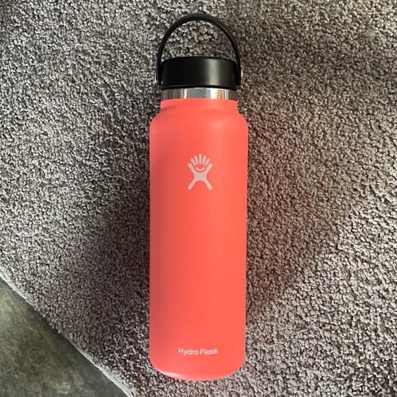 Hydro Flask Other - Hydroflask 40 oz hibiscus